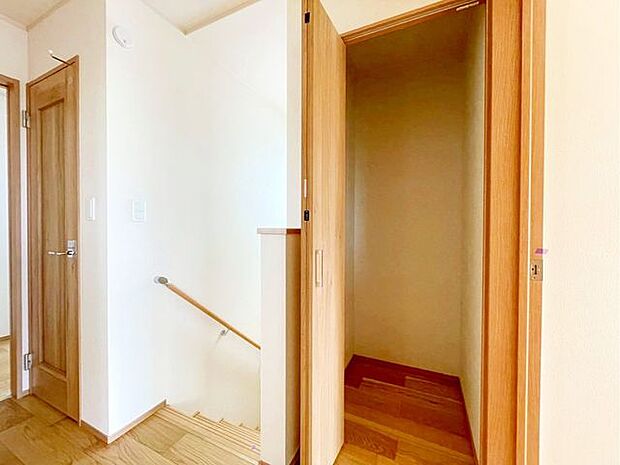 【収納】思いでの品や趣味の品などなどそれぞれの部屋で楽しめます♪たっぷりの収納スペースで快適に暮らせそうですね♪