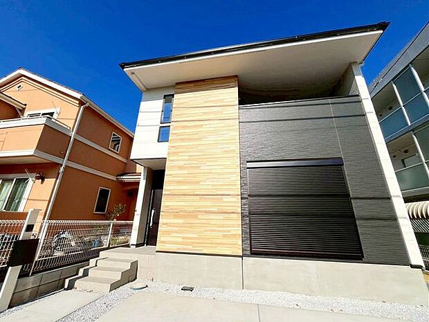 南道路・南向きバルコニーの日当たり良好な物件です♪実際に中を見ていただくこともできます！