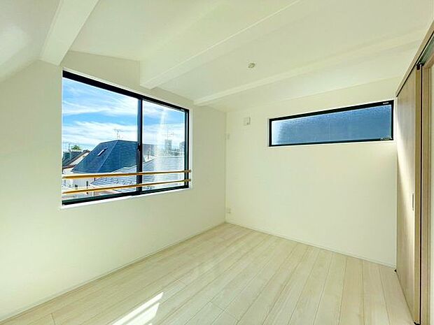 【書斎】静かな時を過ごす書斎をご用意しました♪在宅でのお仕事や読書などで使用できる空間になります!