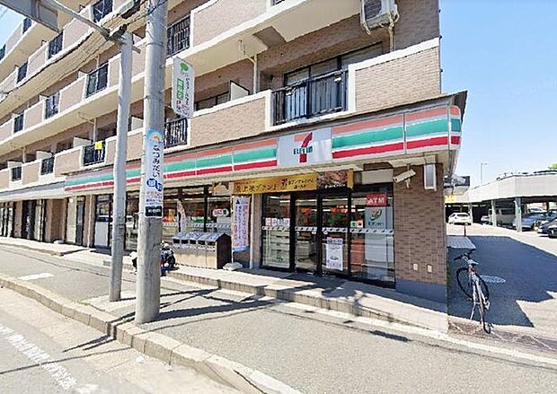 セブンイレブン船橋塚田駅前店 徒歩11分。 820m