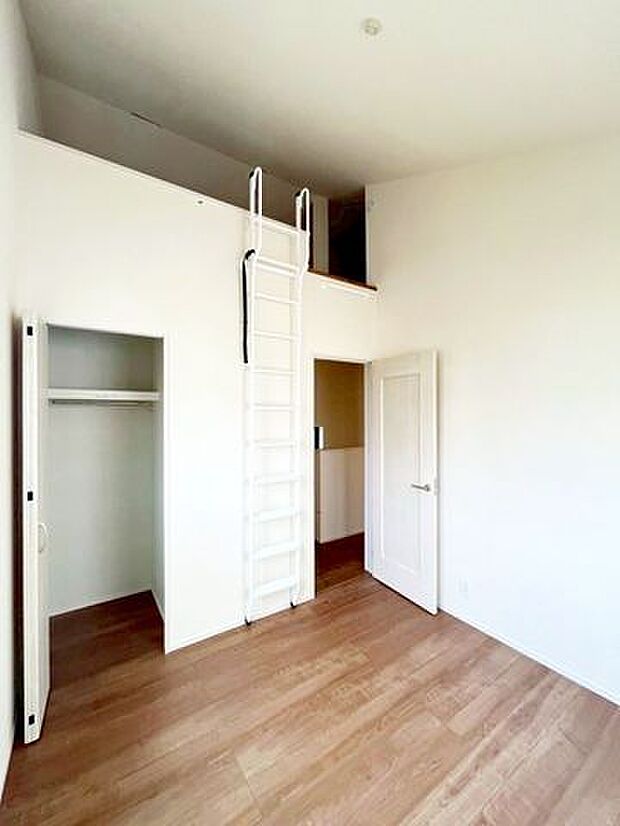 【洋室】お子様の成長を支える、勉強や好きなことに没頭する学びの空間にどうぞ♪