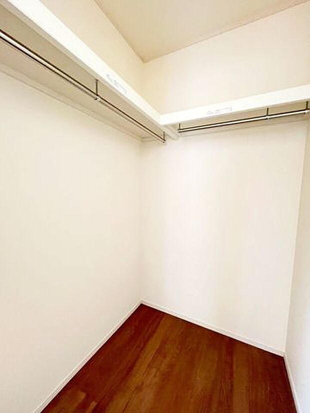 【収納】思いでの品や趣味の品などなどそれぞれの部屋で楽しめます♪たっぷりの収納スペースで快適に暮らせそうですね♪