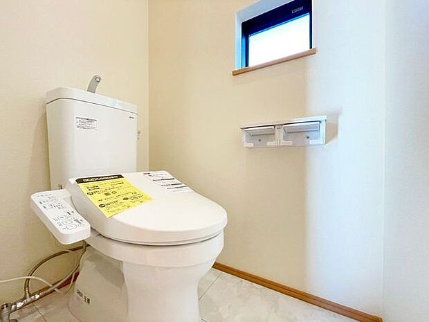 【トイレ】温水洗浄便座は、便座を温める機能もついていて、冬場は居心地が良くてトイレから出られなくなるかも！