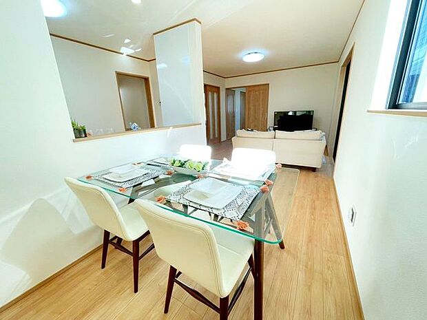 【リビング】少しでも豊かに快適に。そんな想いから生まれた邸宅はこれから先の住まいを支えます。