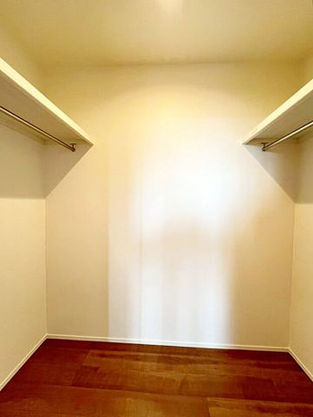 【収納】WICで収納上手な生活を実現！衣類だけでなく、箱物や思い出の品もたっぷり収納できますね♪