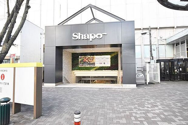 シャポー市川 徒歩10分。 750m