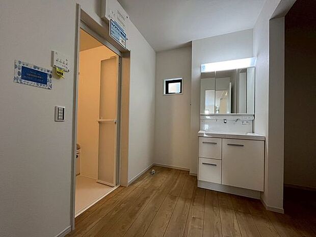【洗面室】