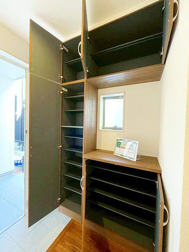 【収納】思いでの品や趣味の品などなどそれぞれの部屋で楽しめます♪たっぷりの収納スペースで快適に暮らせそうですね♪