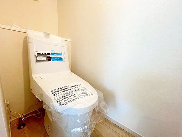 トイレは汚れやすい場所・・・温水洗浄便座は忙しいママ・パパの強い味方なので必須ですね♪