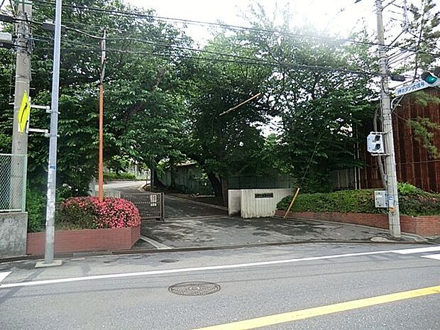 船橋市立船橋中学校 徒歩9分。 720m