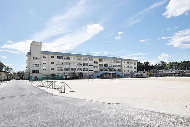 市川市立下貝塚中学校 徒歩8分。 640m