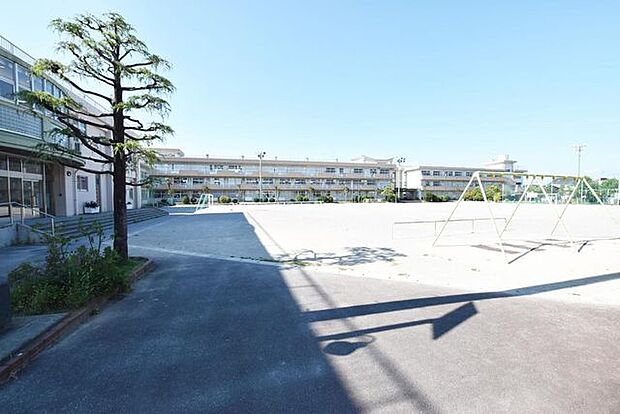 市川市立宮久保小学校 徒歩9分。 680m