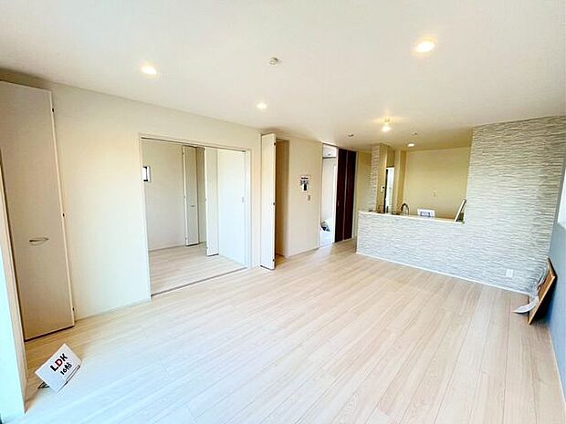 家族と過ごす時間を大切にしたい方にぴったりの明るくゆとりある住空間です♪