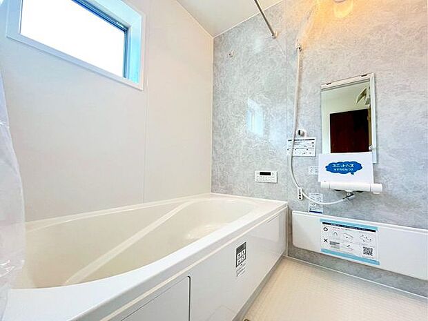 浴室乾燥機付きなので、天気や花粉を気にせず、洗濯物が干せるのはもちろん、冬でも暖かく、ジメジメしないのでお手入れもラクです！