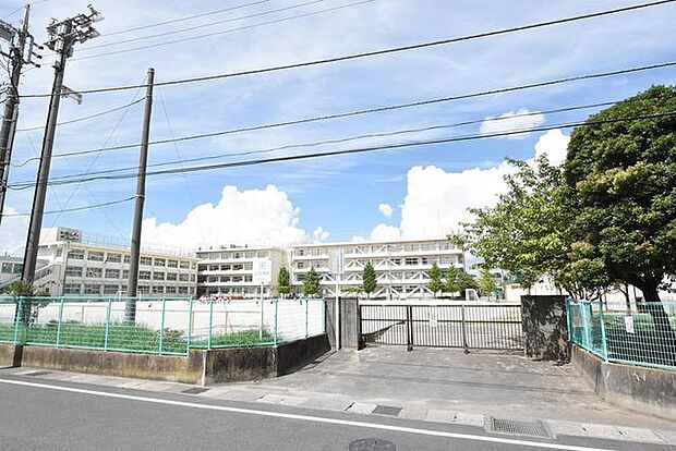 市川市立大野小学校 徒歩9分。 700m