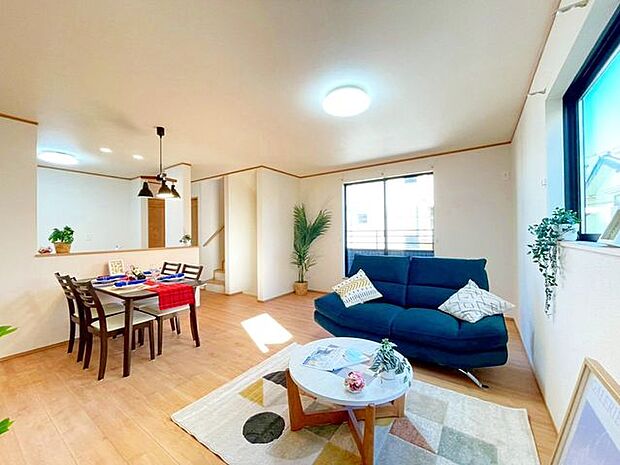 【リビング】かけがえのない一時を、明るい癒しの空間でお過ごし下さい♪