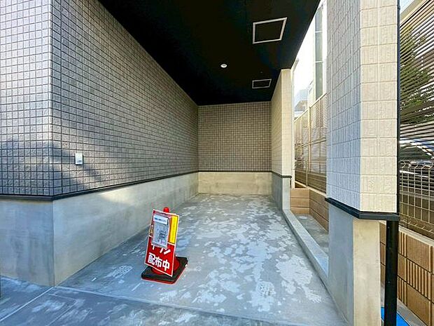 【駐車場】カースペースはコンクリート仕上げです。雨の日も足元は気になりません!
