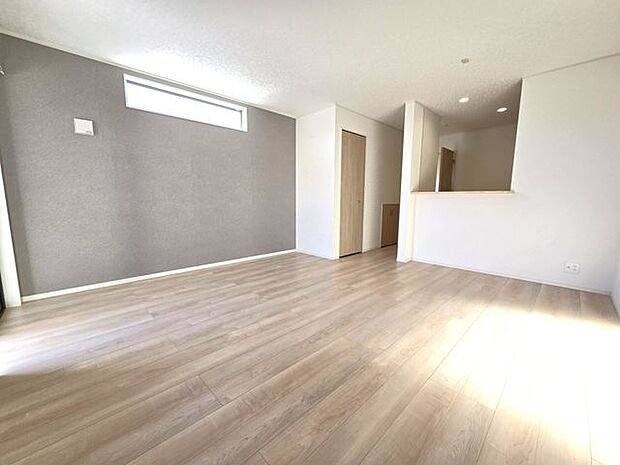 【リビング】家族と過ごす時間を大切にしたい方にぴったりの明るくゆとりある住空間です♪