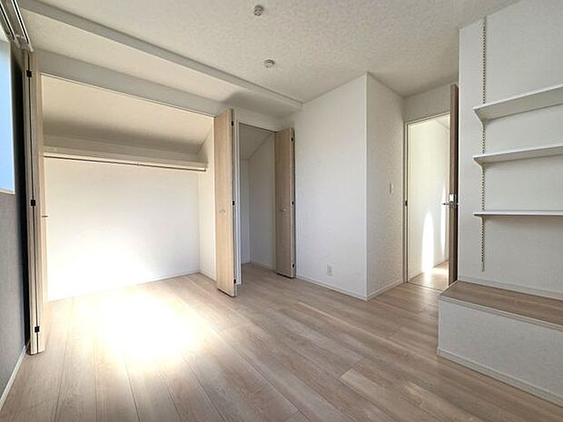 【収納】思いでの品や趣味の品などなどそれぞれの部屋で楽しめます♪たっぷりの収納スペースで快適に暮らせそうですね♪