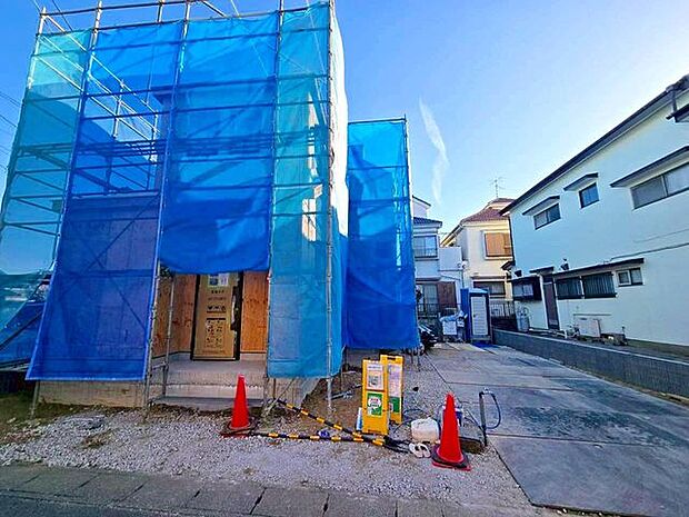 カースペースも広く、2台まで駐車可能です。