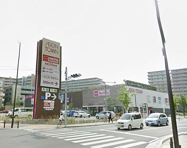 イオンタウン新船橋 徒歩26分。 2070m