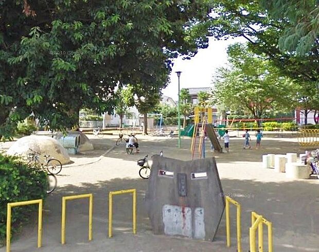 川萩公園 徒歩9分。 660m