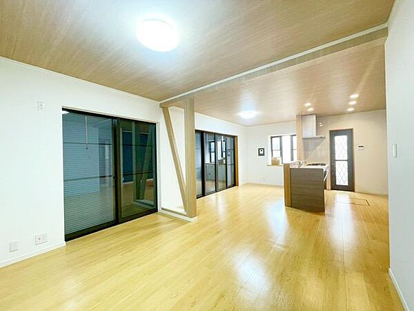 少しでも豊かに快適に。そんな想いから生まれた邸宅はこれから先の住まいを支えます。