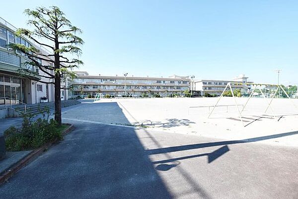 市川市立宮久保小学校 徒歩7分。 530m