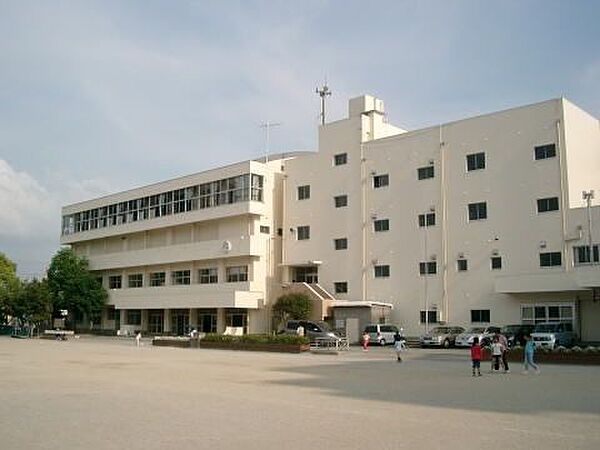 船橋市立海神南小学校 徒歩6分。 450m