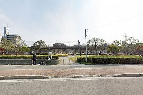 西船近隣公園 徒歩17分。 530m