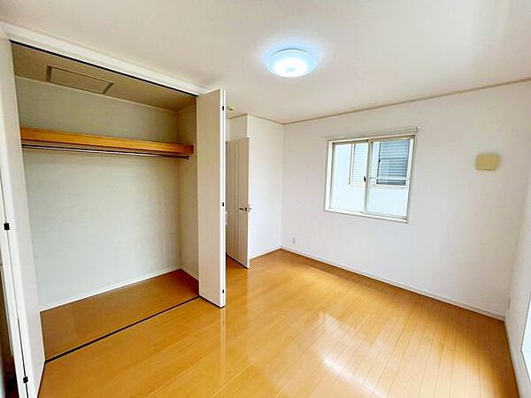 収納ボックスなどを配置して使えば、多様な使い方ができるので、収納の幅が広がります！使い勝手が良いですね♪