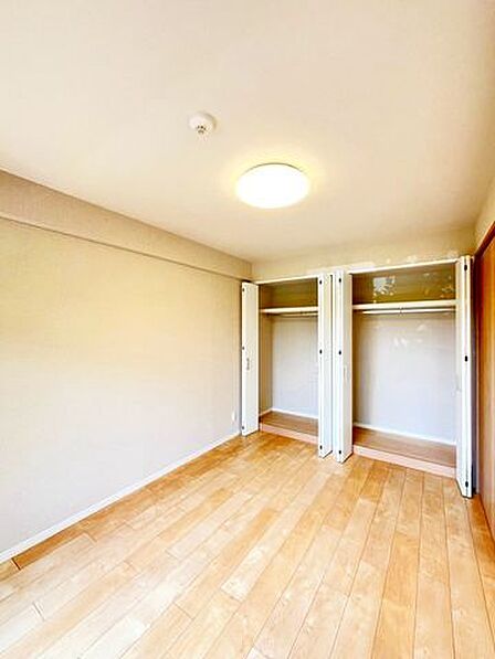 思いでの品や趣味の品などなどそれぞれの部屋で楽しめます♪たっぷりの収納スペースで快適に暮らせそうですね♪