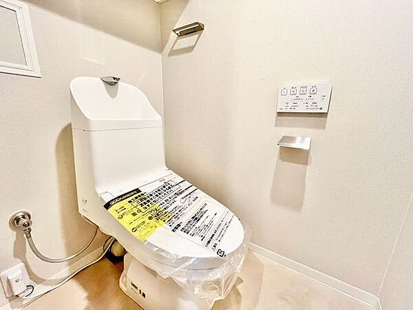 シンプルに清潔感のあるホワイト色。収納が付いて実用性も兼ね備えた造り。いつも清潔な空間であって頂けるよう配慮しました。