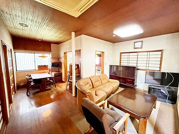 家族と過ごす時間を大切にしたい方にぴったりの明るくゆとりある住空間です♪