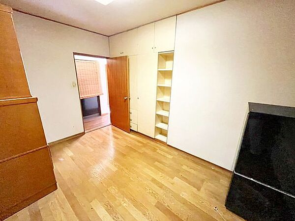 お子様の心と身体を見守る子供部屋として、思春期のプライバシーを重視したり、成長に合わせて机やベットを自由にレイアウトできるようにと、小さな自立心を育むお部屋作りを見越してご覧下さい。