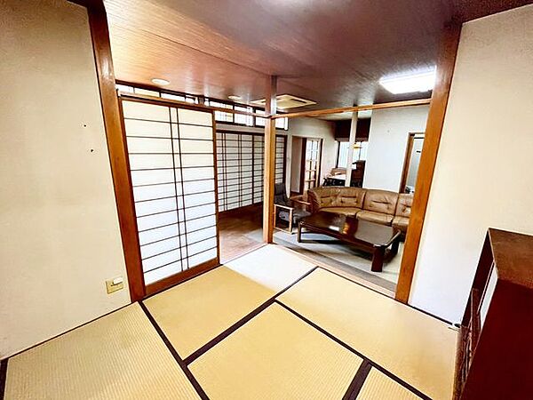 家族一人ひとりの大切なプライベート空間。趣味に合わせて使って頂けるようシンプルに仕上げました♪