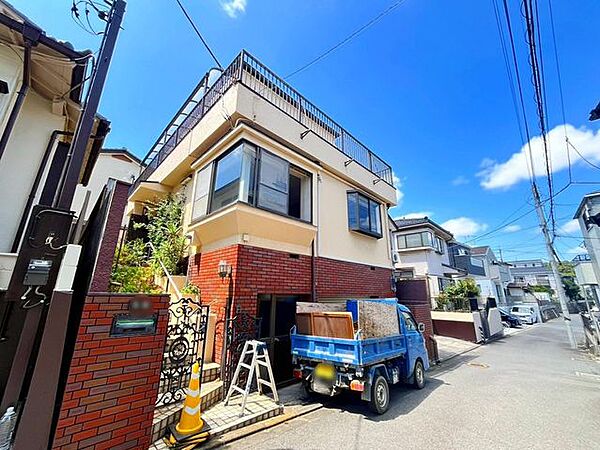 陽の光が全体に降り注いでいて、開放感がありますね♪明るい雰囲気で、毎日の暮らしが楽しみになるような空間づくりができそうです！現地の様子が気になる方は、ぜひお問い合わせください！
