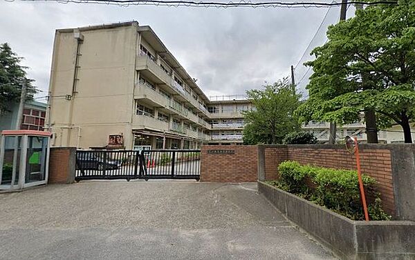 松戸市立第六中学校 徒歩8分。 600m