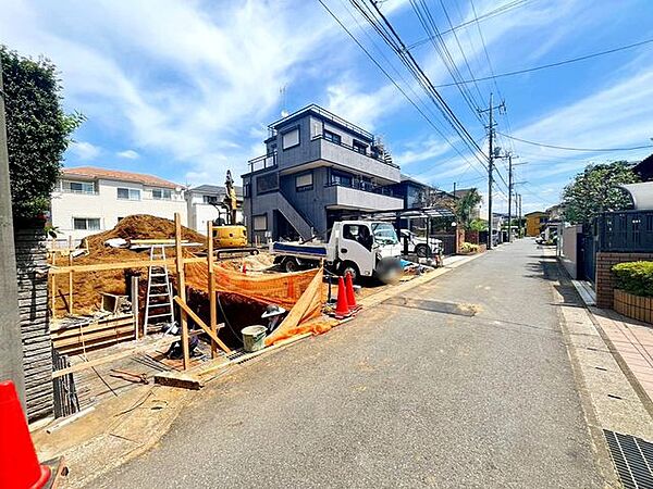 陽の光が全体に降り注いでいて、開放感がありますね♪明るい雰囲気で、毎日の暮らしが楽しみになるような空間づくりができそうです！現地の様子が気になる方は、ぜひお問い合わせください！