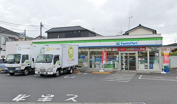 ファミリーマート鎌ヶ谷南初富店 徒歩4分。 280m