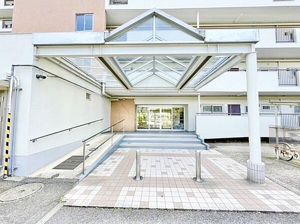 【エントランス(外)】