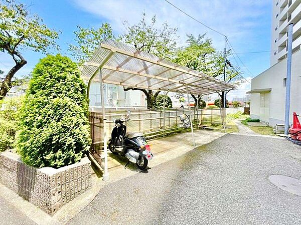 【バイク置き場】