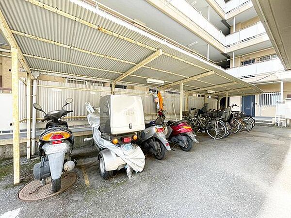 【バイク置き場】