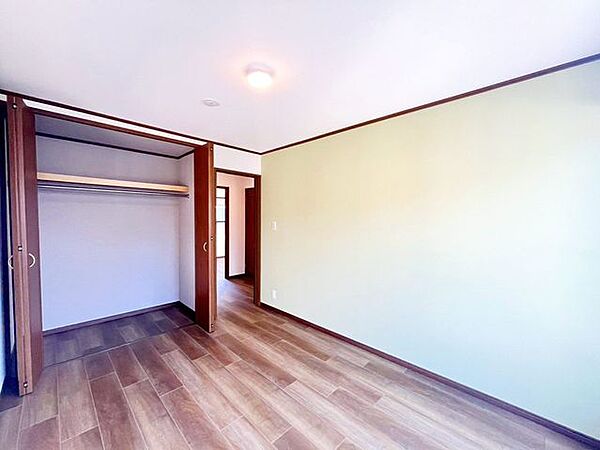 お子様の心と身体を見守る子供部屋として、思春期のプライバシーを重視したり、成長に合わせて机やベットを自由にレイアウトできるようにと、小さな自立心を育むお部屋作りを見越してご覧下さい。