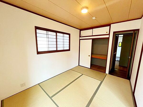 家族一人ひとりの大切なプライベート空間。趣味に合わせて使って頂けるようシンプルに仕上げました♪