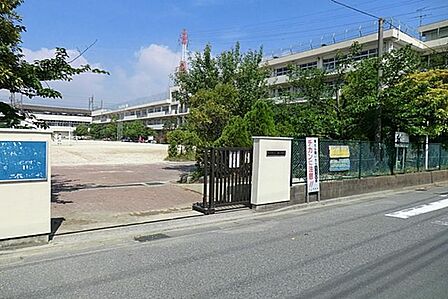 市川市立二俣小学校 徒歩11分。 880m
