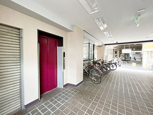 【エントランスホール】