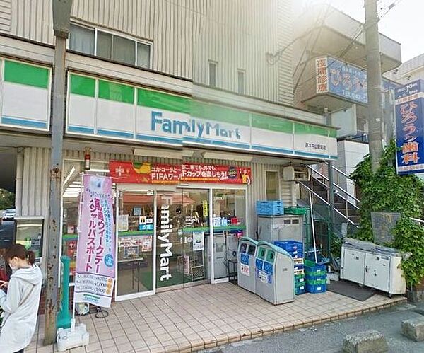 ファミリーマート原木中山駅前店 徒歩2分。 110m