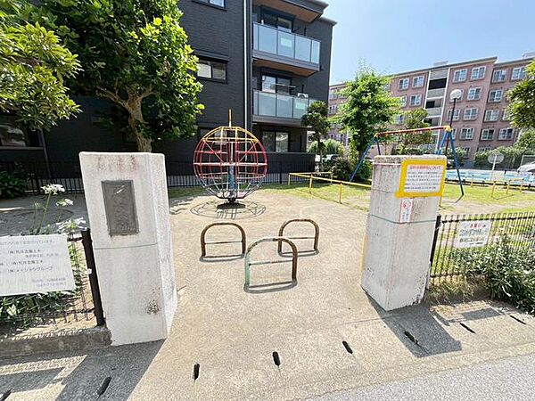 アベリア公園 徒歩14分。 1060m