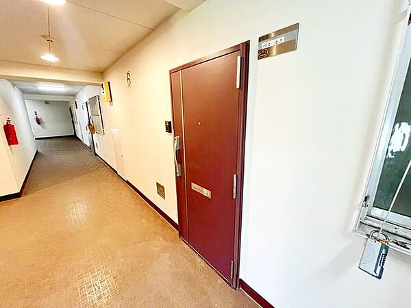 第一印象は玄関で決まるくらい重要な場所。玄関や門は家の顔といわれますが、帰宅する度に家族がほっとできる心地よい空間造りも大切ですね♪